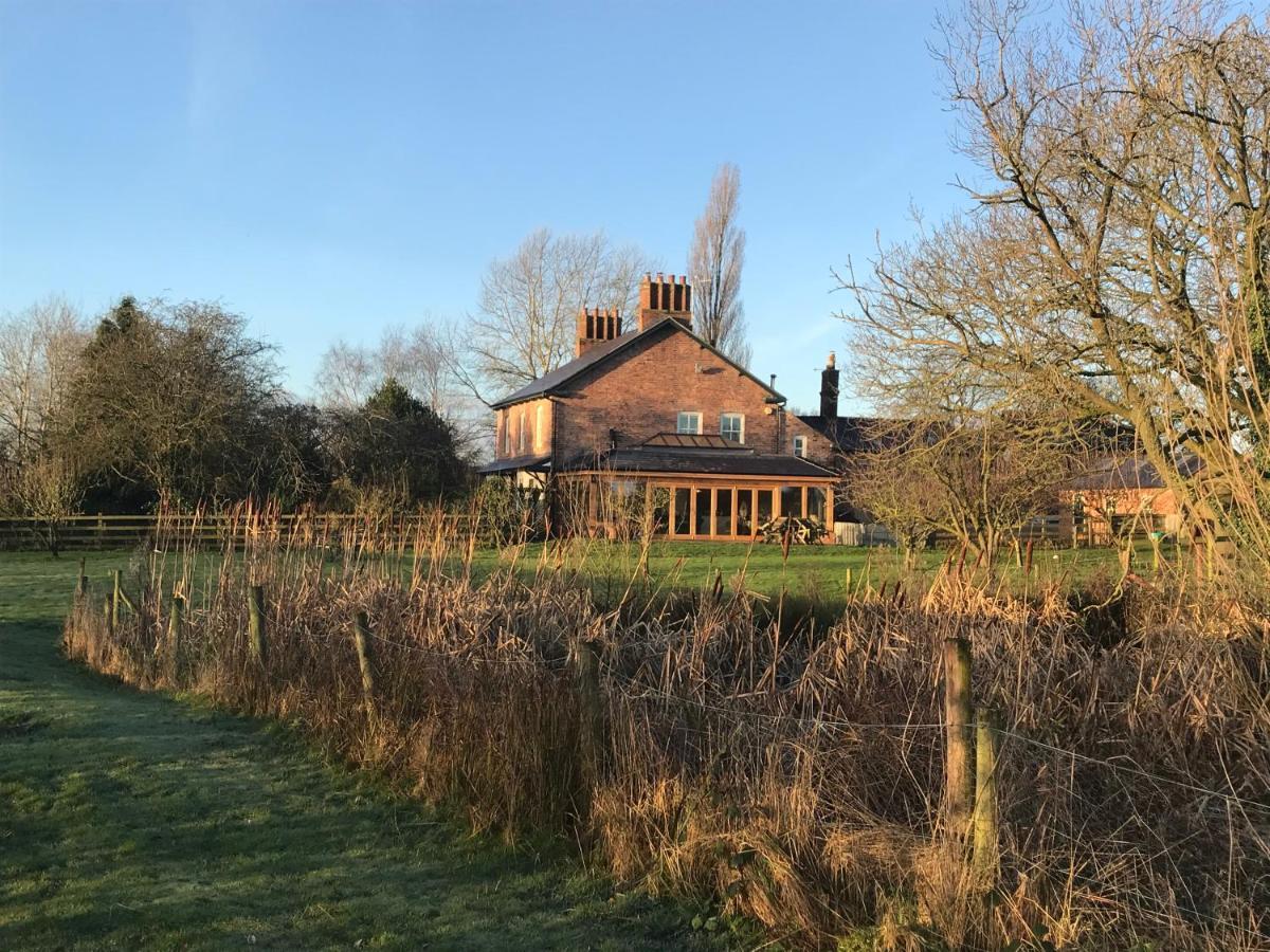 Hollies Farm B&B Wrexham Dış mekan fotoğraf