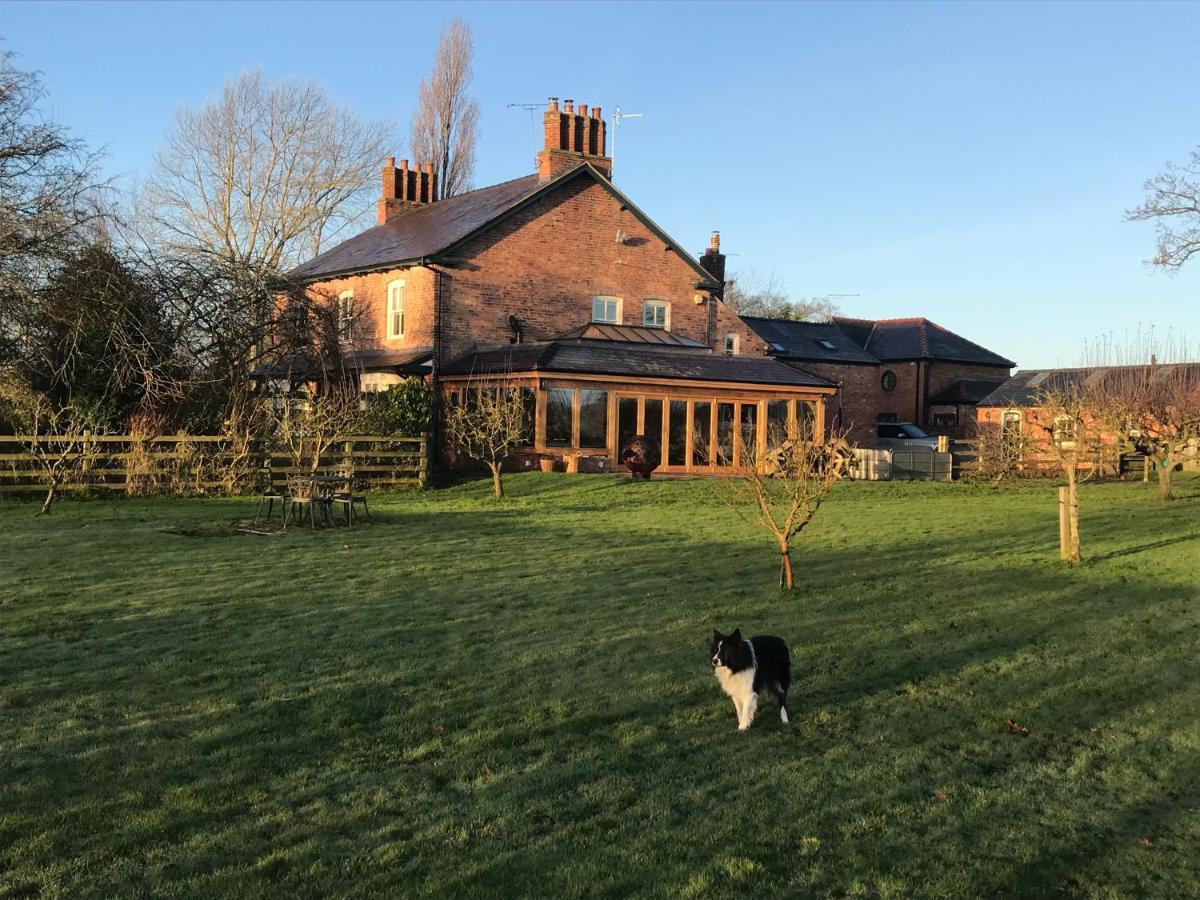 Hollies Farm B&B Wrexham Dış mekan fotoğraf